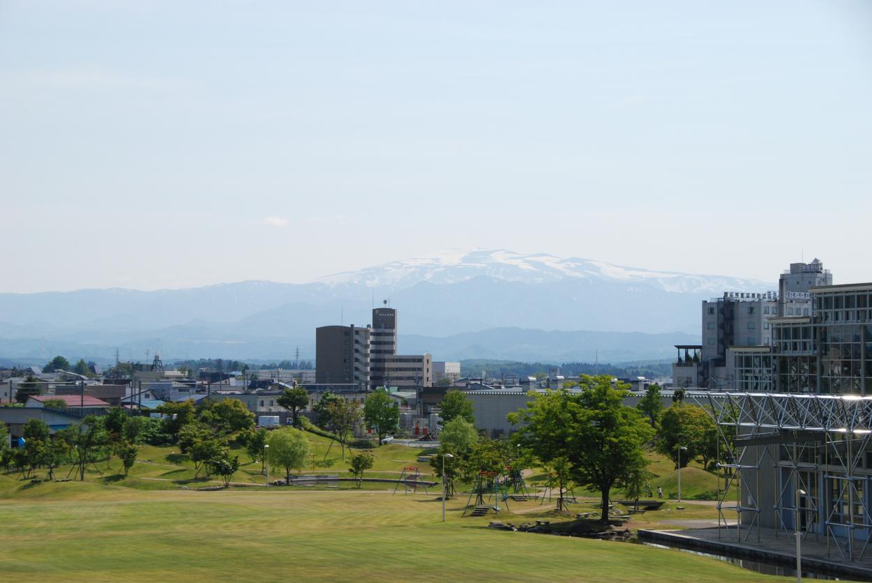 月山の残雪の画像