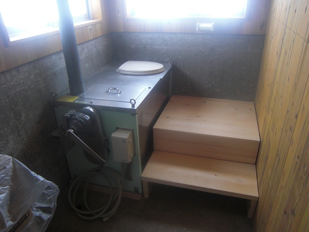 避難小屋_トイレの画像の画像