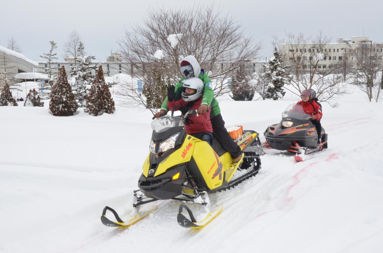 雪国ワンダーランドのスノーモービルの画像