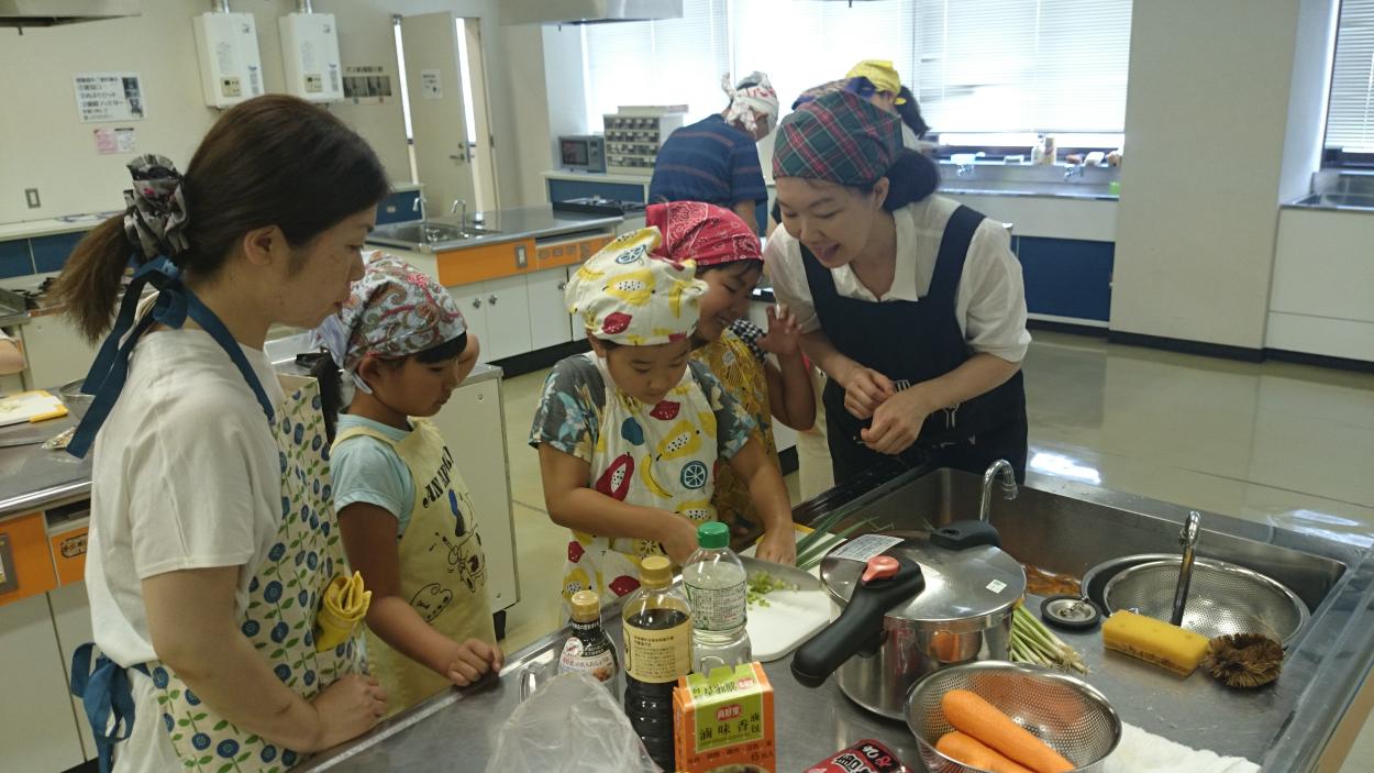 台湾料理を作る様子