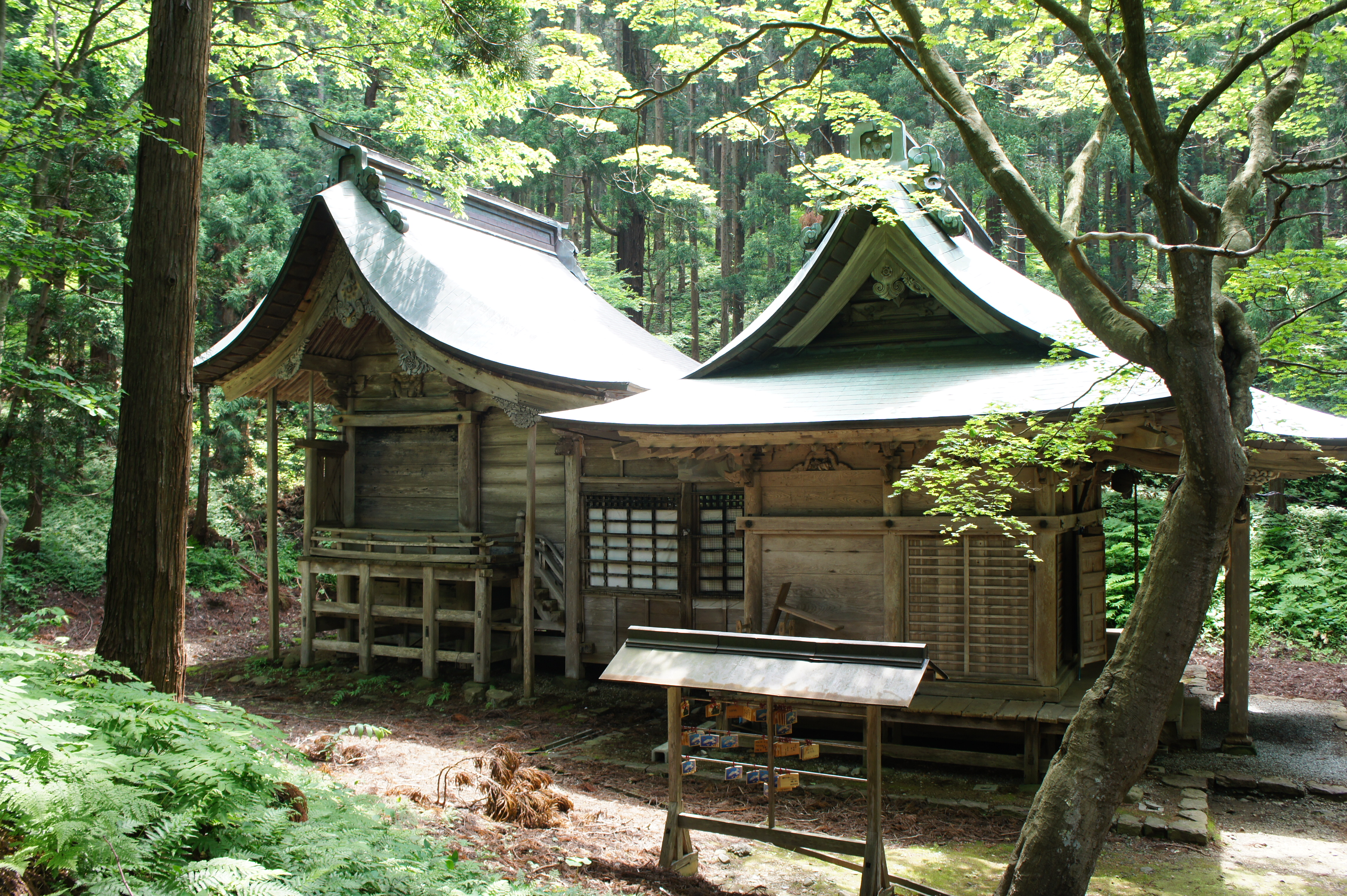 鳥越八幡神社（側面）